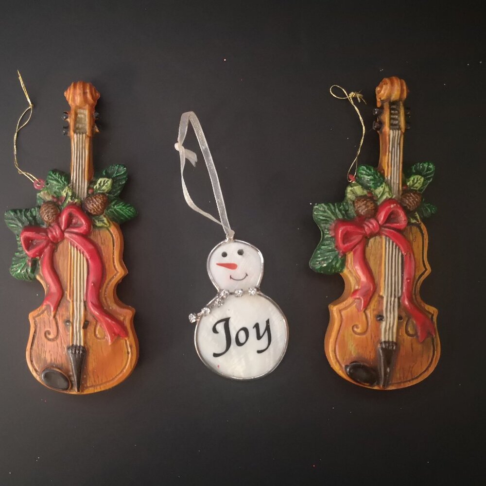 Vintage Christmas Tree Ornaments Plastic Carousel Horse & 2 Violins + 1 Snowman